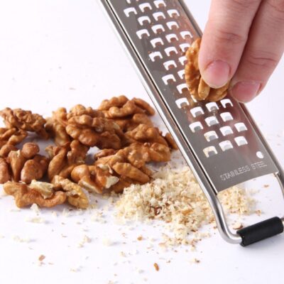 Groft aflangt rivejern - grater til f.eks. chokolade eller nødder