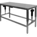 Hæve-/sænke bord 600 mm dyb i rustfrit stål til storkøkkener uden underhylde - kan produceres efter mål