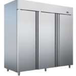 3 dørs industrikøleskab fra Bambas i høj kvalitet, afrundede hjørner og tåler høje omgivelses temperaturer